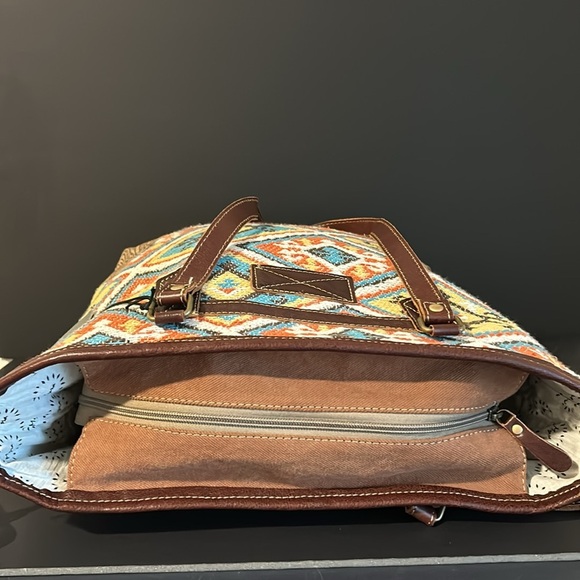 Myra Bag Hussie Tote Bag NWT - Picture 6 of 9